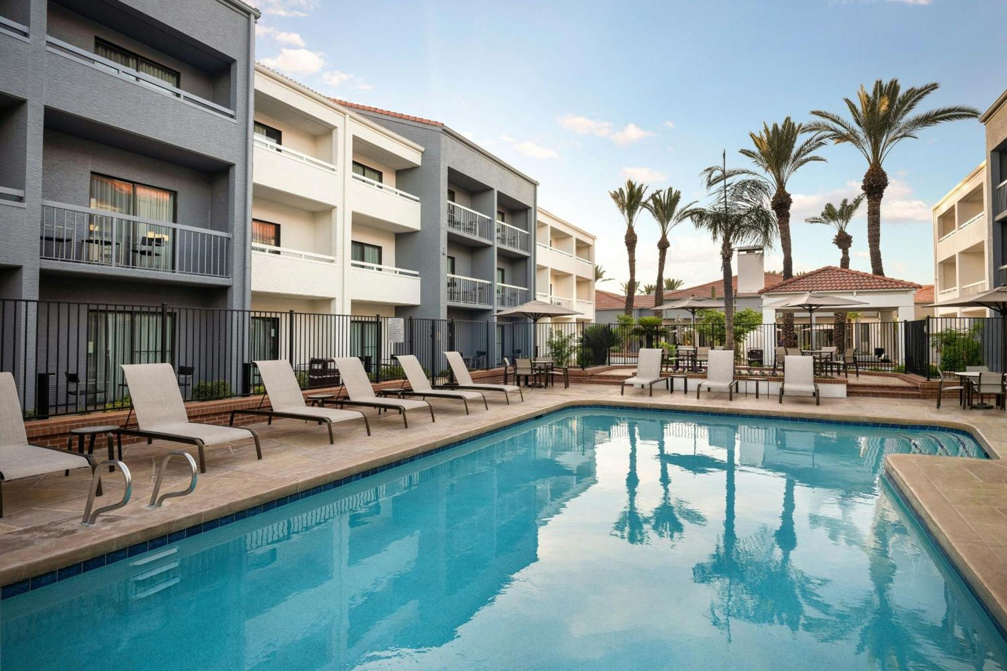 Courtyard By Marriott Phoenix Mesa Exterior foto
